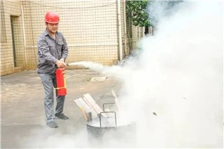 人人講安全 個(gè)個(gè)會(huì )應急 | 朝陽(yáng)集團公司開(kāi)展消防安全演習 人人講安全 個(gè)個(gè)會(huì )應急 | 朝陽(yáng)集團公司開(kāi)展消防安全演習